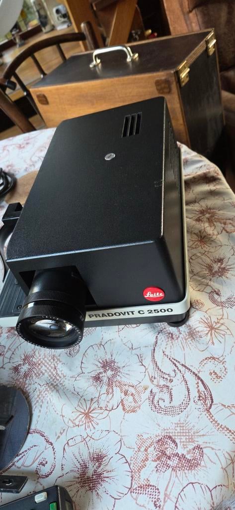 Leitz Pradovit CA 2500 Dia projector, Ophalen