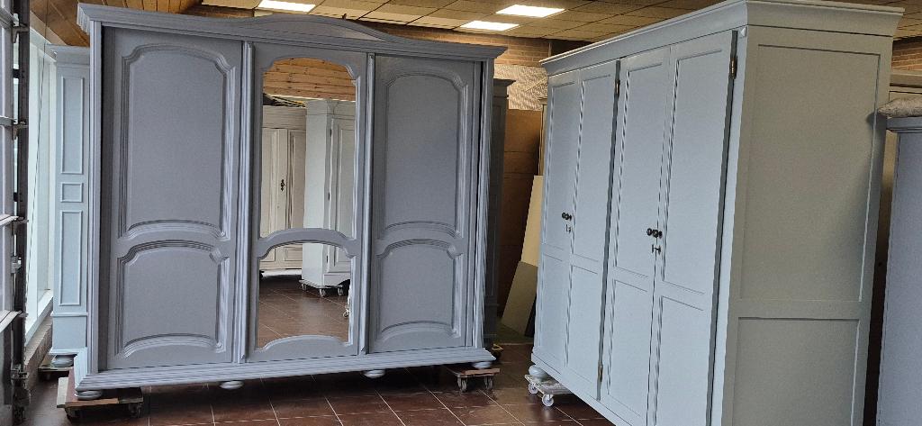 Linnenkasten brocante opgeknapte schuifdeuren eiken kasten, Ophalen of Verzenden, Zo goed als nieuw