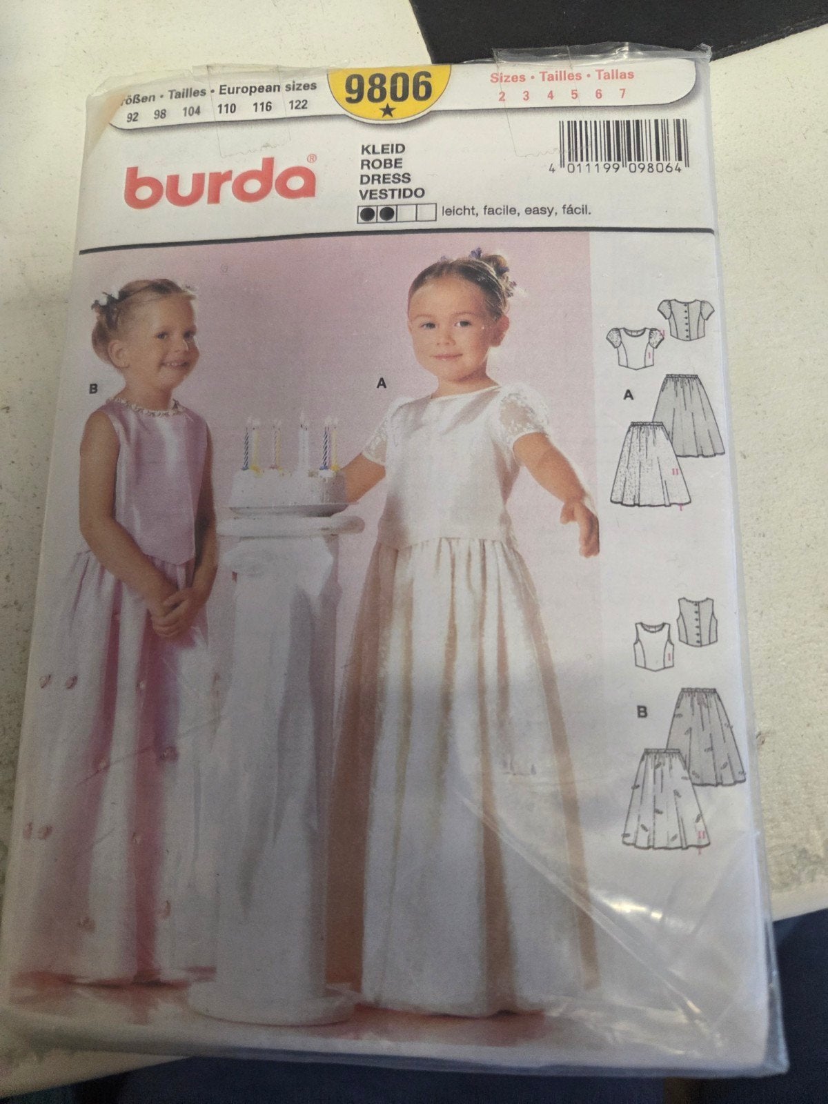 zolderopruiming  Burda 9806 bruidsmeisje naaipatroon, Overige typen, Kind, Zo goed als nieuw, Burda