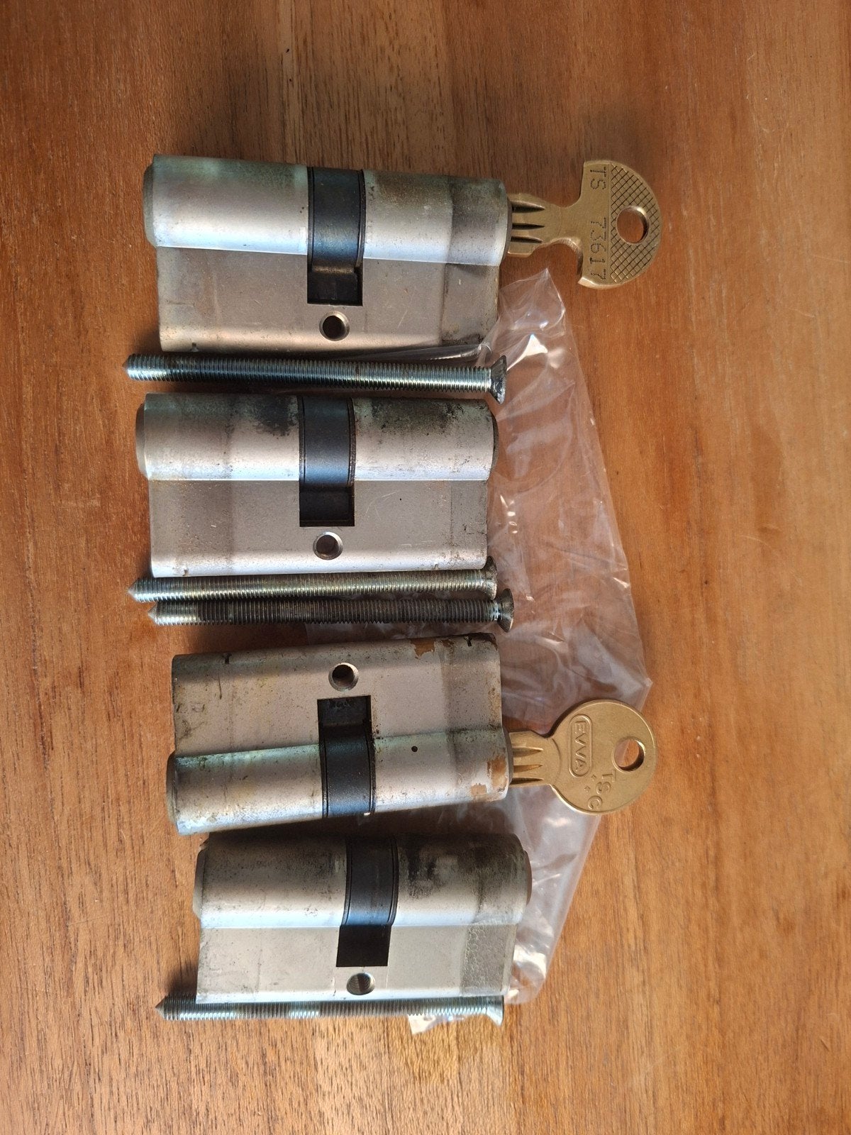 4 gelijksluitende cilindersloten met 5 sleutels! 30mm, Doe-het-zelf en Verbouw, Ophalen of Verzenden, Gebruikt, Overige materialen