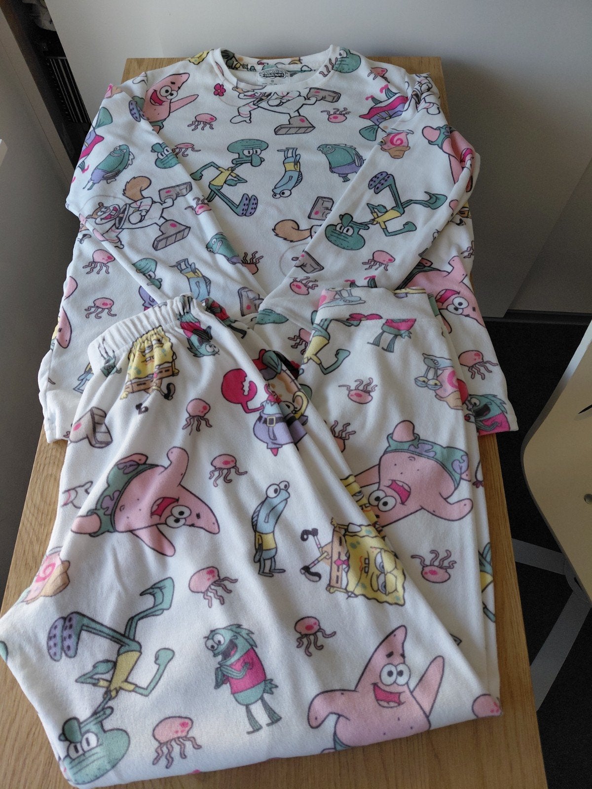 als nieuw pyjama Sponge Bob maat 158/XS 2 euro, Kinderen en Baby's, Nacht- of Onderkleding, Jongen of Meisje, Ophalen of Verzenden