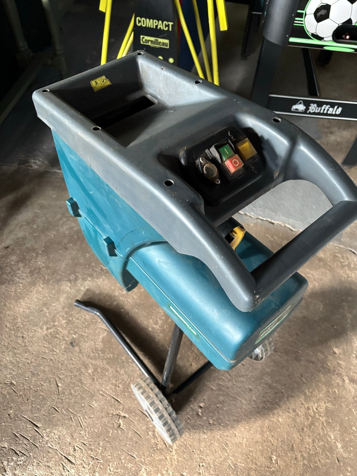 Te koop: Powerplus Silent hakselaar 2500W - Elektrisch, Ophalen, Gebruikt, Elektrisch