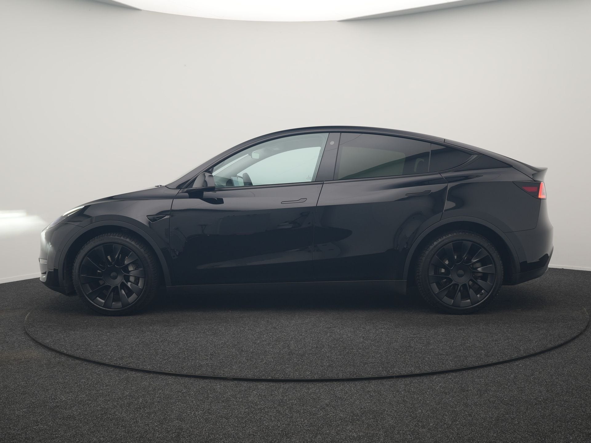 Tesla Model Y Dual Motor Long Range AWD 441 pk | Trekhaak Af, Auto's, Automaat, Gebruikt, Zwart, Zwart