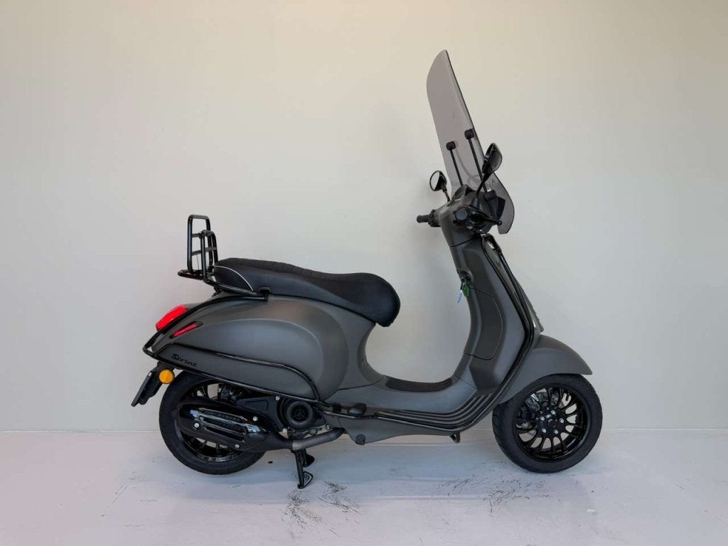 Vespa Sprint Brom 45 km/h, BWJ 2021, Guerilla Green, Fietsen en Brommers, Scooters | Vespa, Niet ingevuld, Gebruikt, Maximaal 45 km/u
