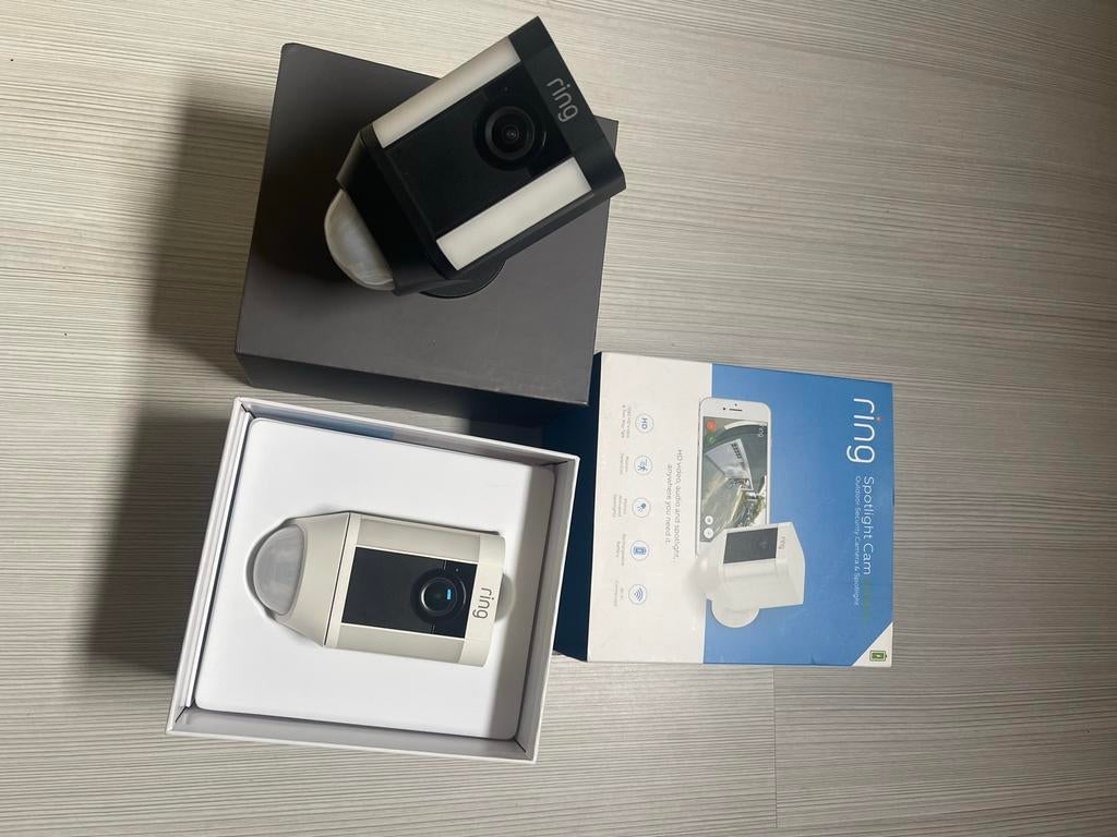 Ring Spotlight Cam Battery - Beveiliging’s camera., Audio, Tv en Foto, Videobewaking, Ophalen of Verzenden, Gebruikt, Buitencamera