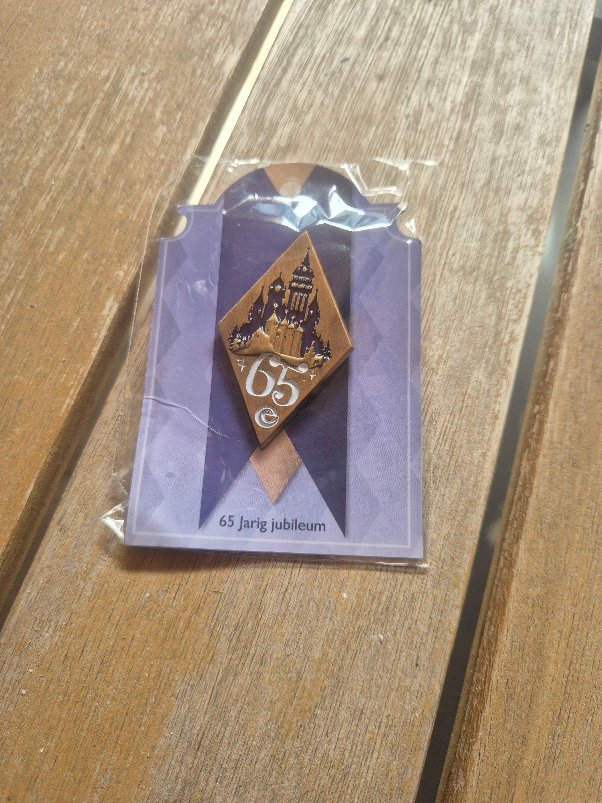 Efteling Pin 65 Jaar, Ophalen of Verzenden, Zo goed als nieuw, Button of Speldje
