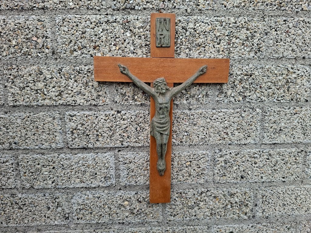 grote hangende eiken kruis met christus tin, Antiek en Kunst, Antiek | Religie, Ophalen of Verzenden
