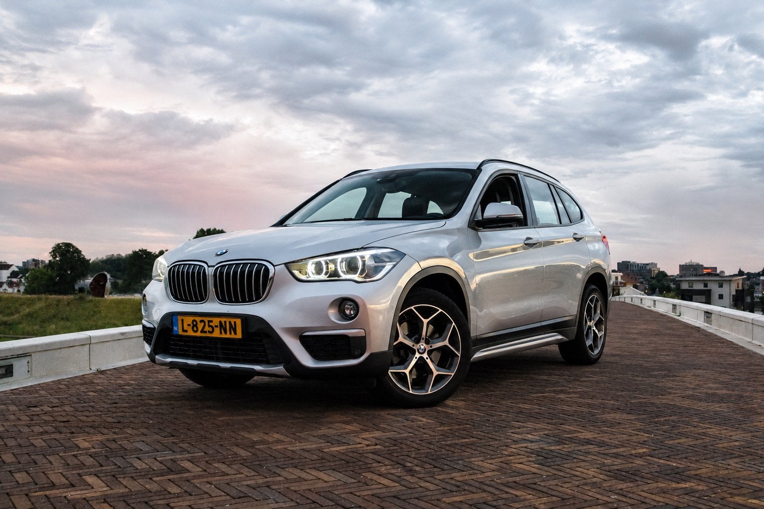 BMW X1 xDrive20i X-Line | Glacier Silber | Nieuwe APK!, Auto's, Particulier, Te koop