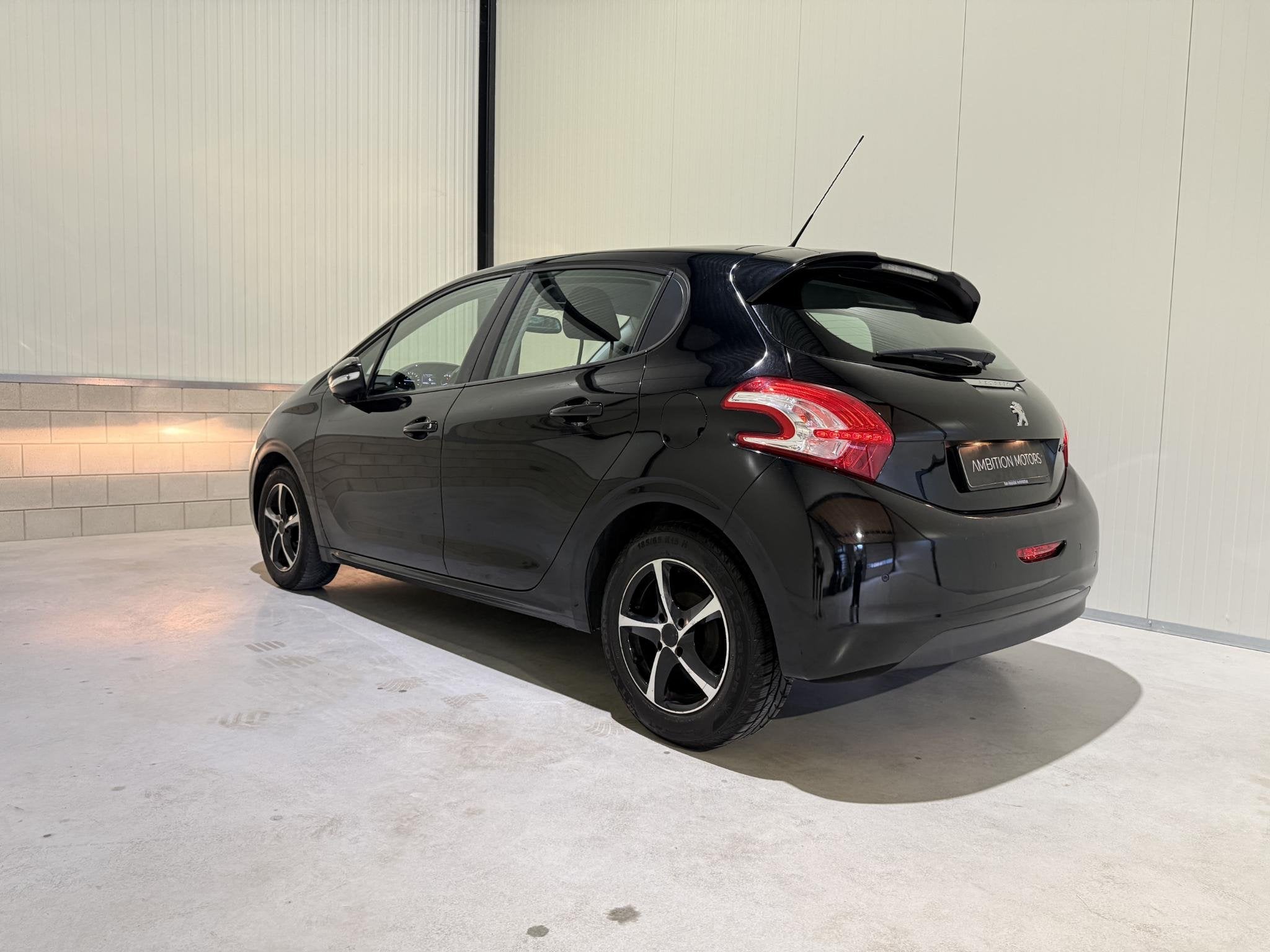 Peugeot 208 1.2 VTi Access Touchscreen/ Airco/ Navi Lees bes, Auto's, Voorwielaandrijving, Euro 5, Stof, Gebruikt