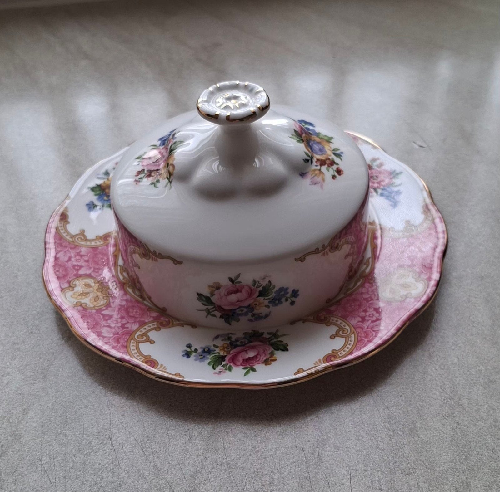 royal albert lady carlyle botervloot, Antiek en Kunst, Antiek | Servies los, Ophalen of Verzenden