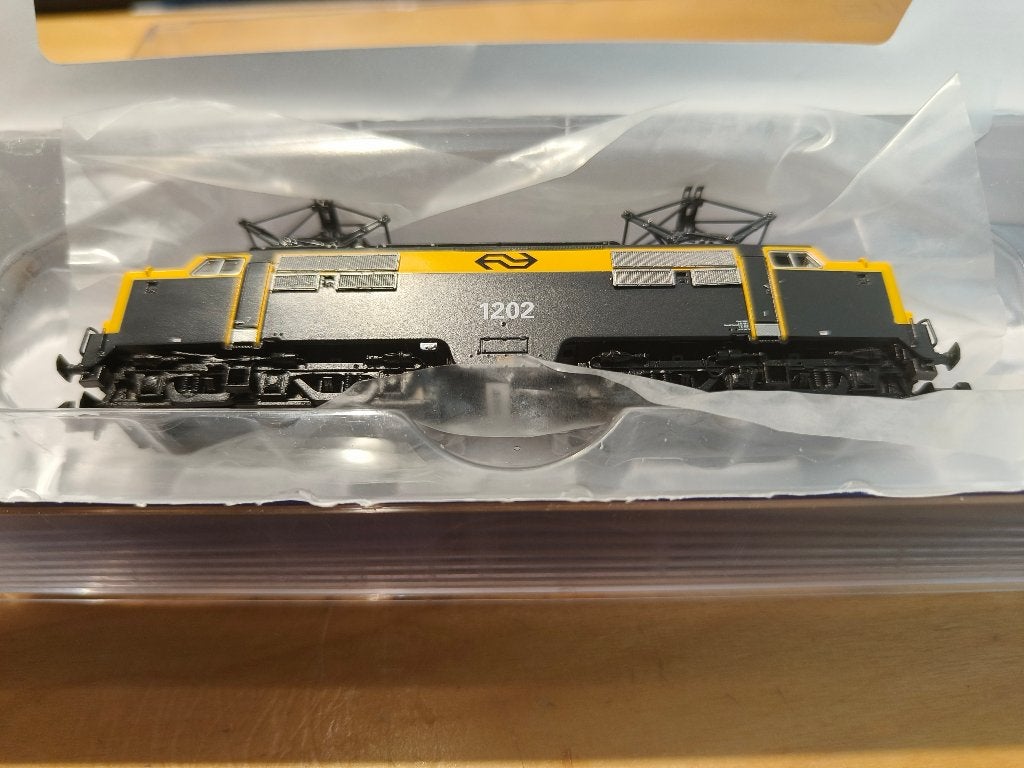 Piko NS e-lok 1202, Hobby en Vrije tijd, Modeltreinen | N-Spoor, Gelijkstroom, Locomotief, Piko, Ophalen of Verzenden