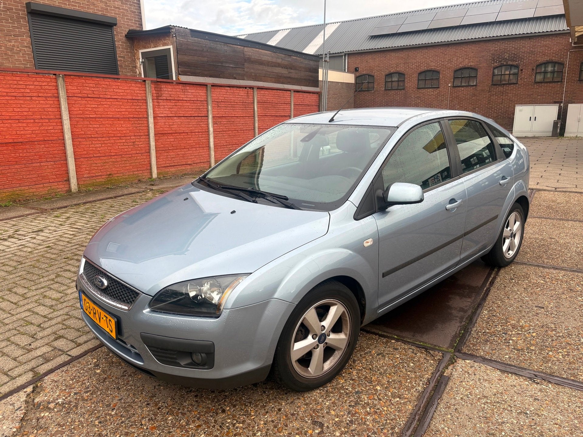Ford Focus 1.6-16V Futura automaat, Gebruikt, 4 cilinders, Blauw, Origineel Nederlands