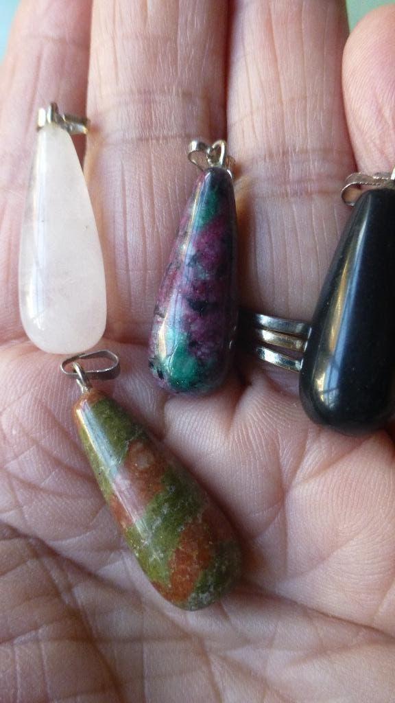 4 Edelsteen Hangers Rozenquartz Onyx Zoisiet- Robijn Unakiet, Overige kleuren, Verzenden, Zo goed als nieuw, Steen of Mineraal