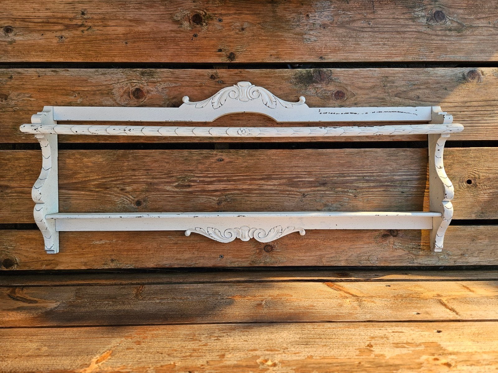 Brocante bordenrek / wandrek - Wit hout, Antiek en Kunst, Curiosa en Brocante, Ophalen