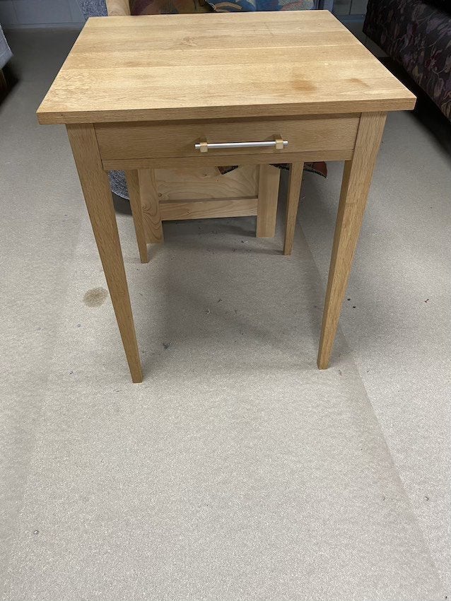 Massief eiken bijzettafeltje, Ophalen, Gebruikt, Vierkant, 55 tot 75 cm