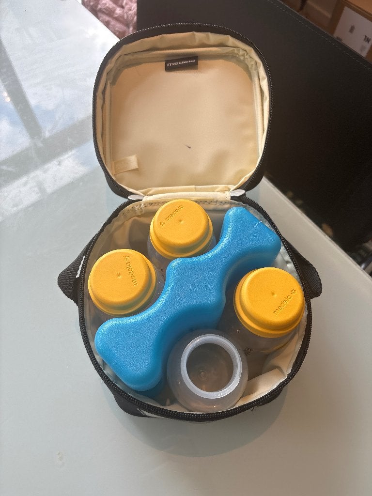 Medela Koelelement voorgevormd voor 4 flesjes, Ophalen, Zo goed als nieuw, Overige typen, Medela