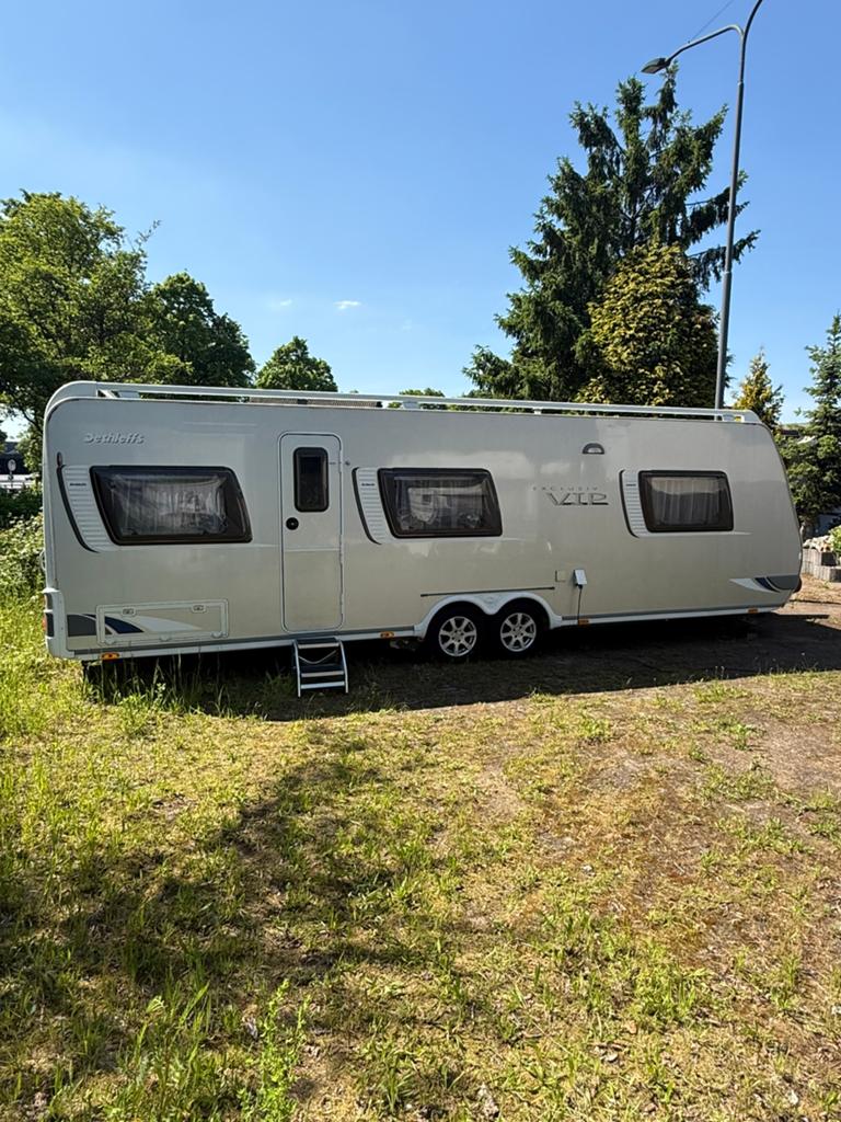 Dethleffs VIP 765 caravan uit 2009 met Sanibroyeur toilet, Vast bed, Rondzit, Koelkast, Particulier