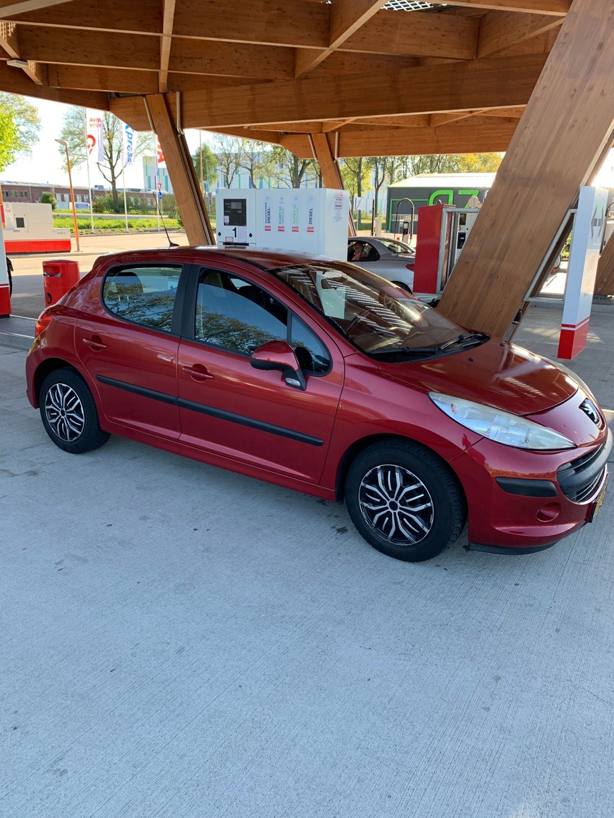 Peugeot 207 1.4 16V 5DRS 2006 Rood, Voorwielaandrijving, 1360 cc, 4 cilinders, 49 €/maand