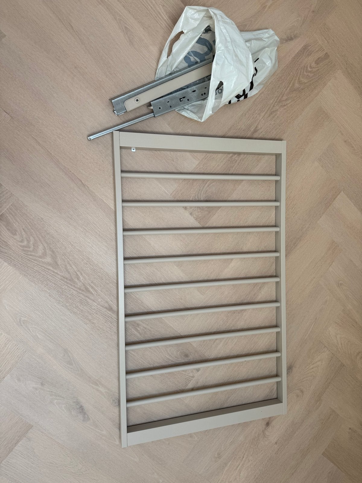 IKEA KOMPLEMENT uittrekbare broekhanger 100x58 cm grijsbeige, Ophalen, Zo goed als nieuw