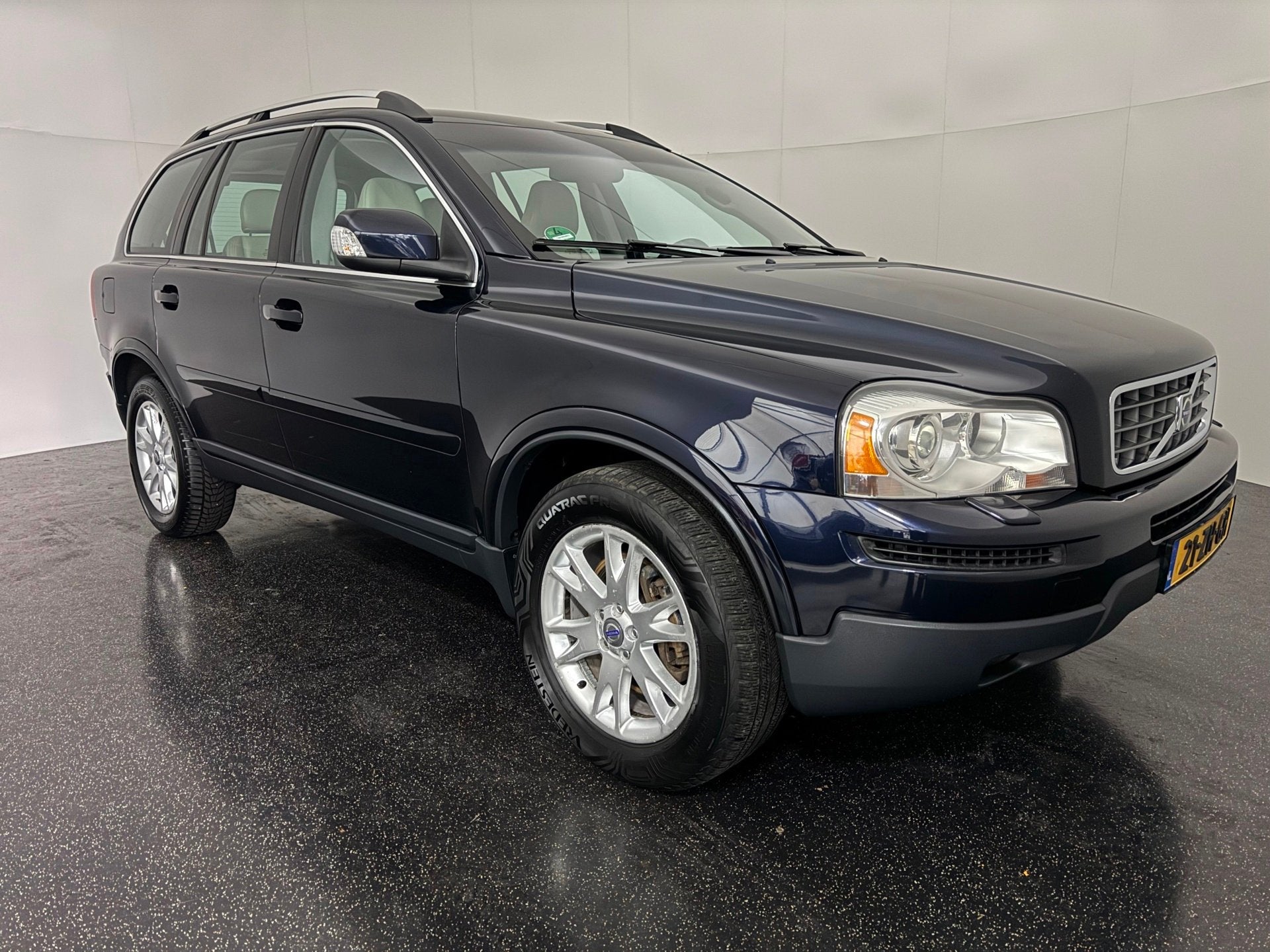 Volvo XC90 2.4 D5 AUT 185 PK Summum 7 zits / Leder / Xenon /, Auto's, Volvo, Gebruikt, Beige, 241 €/maand, Blauw