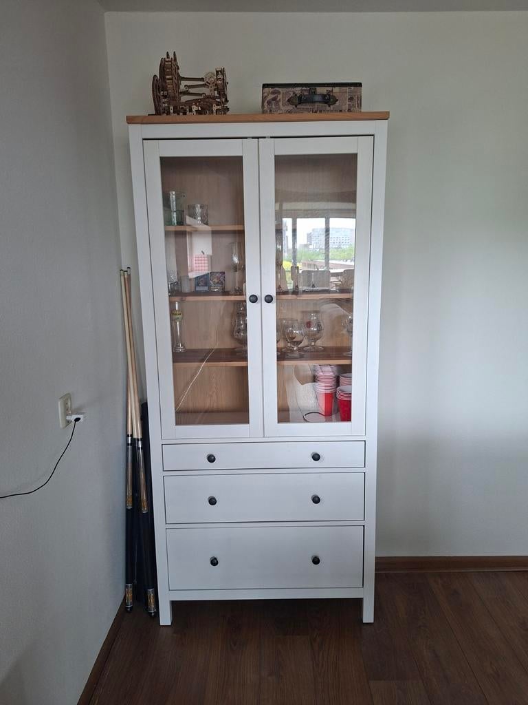 IKEA Hemnes vitrinekast, Huis en Inrichting, Kasten | Vitrinekasten, Ophalen, 50 tot 100 cm, Zo goed als nieuw, 150 tot 200 cm