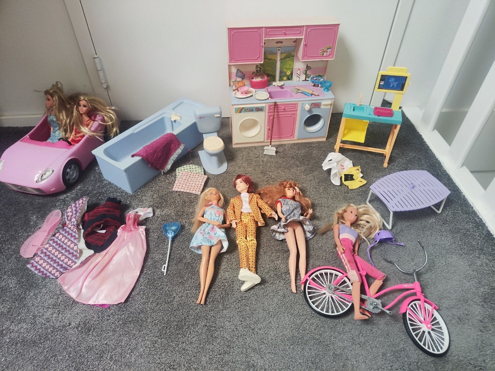 Grote Barbie set met poppen, auto, meubels en accessoires, Ophalen of Verzenden, Gebruikt, Barbie