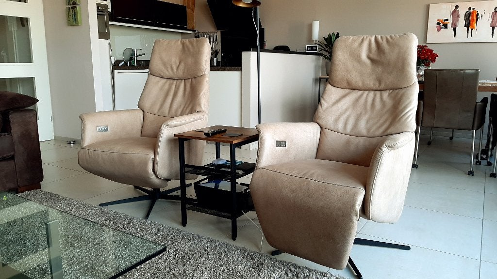 Twee relaxfauteuils, Ophalen, Gebruikt, 50 tot 75 cm, Leer
