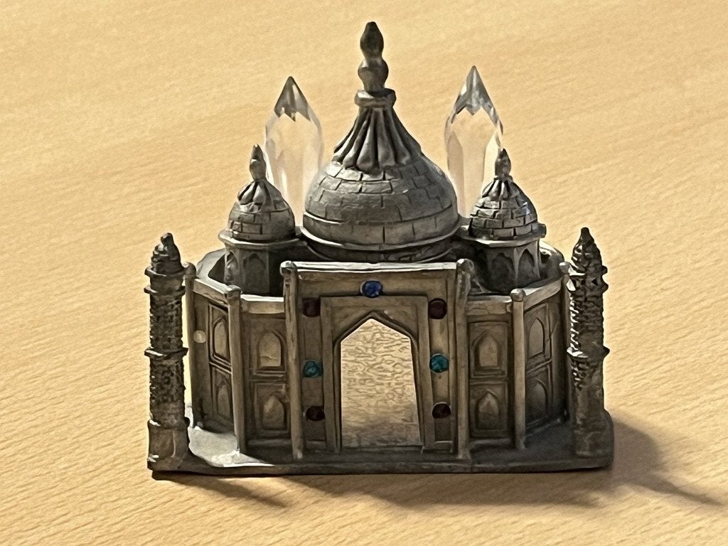 Tinnen kasteel beeldje en kristallen torentjes, Ophalen of Verzenden, Zo goed als nieuw, Fantasy