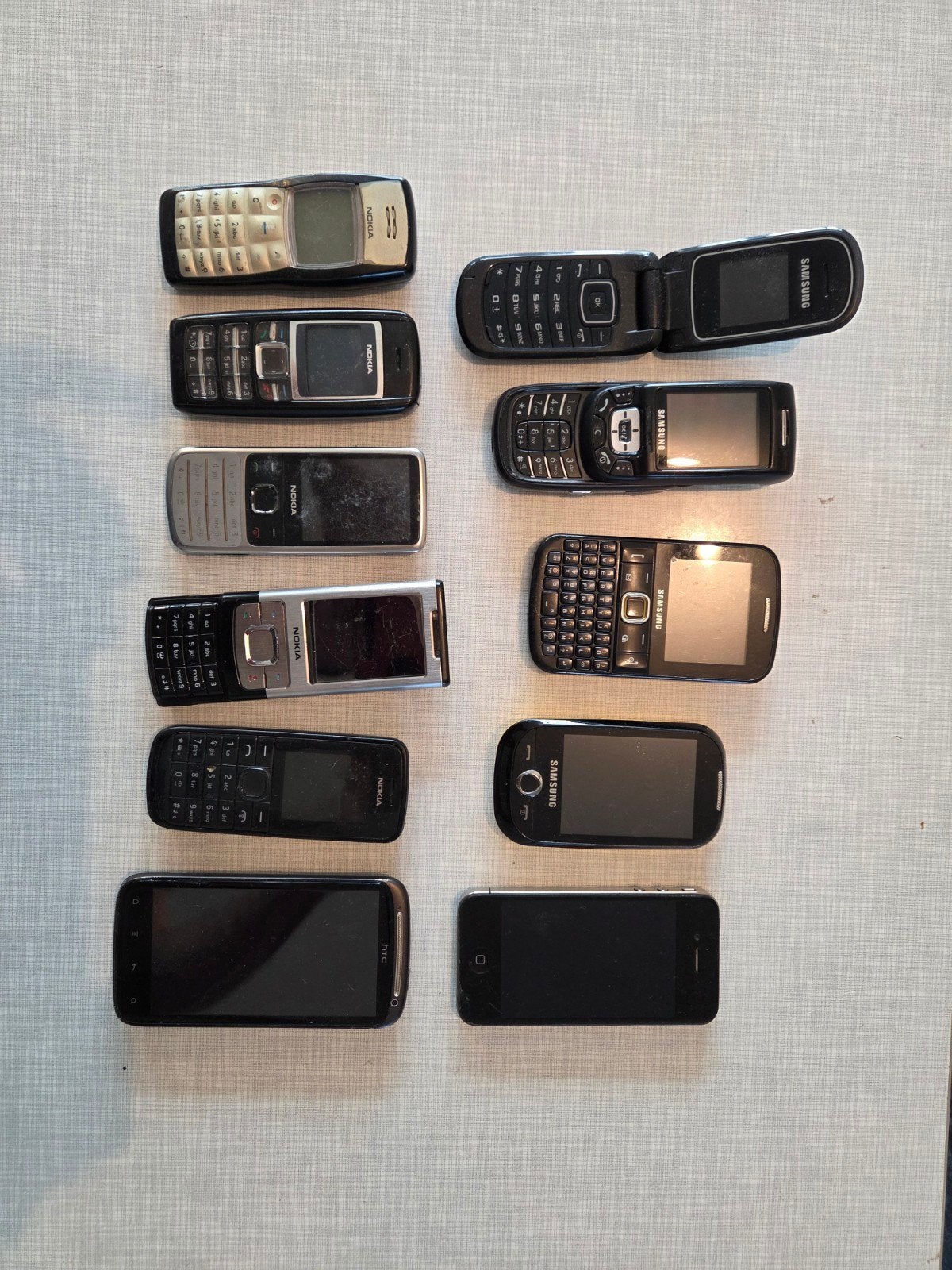 Partij oude mobiele telefoons (Nokia, Samsung, HTC, iPhone), Telecommunicatie, Gebruikt, Overige modellen, Ophalen of Verzenden