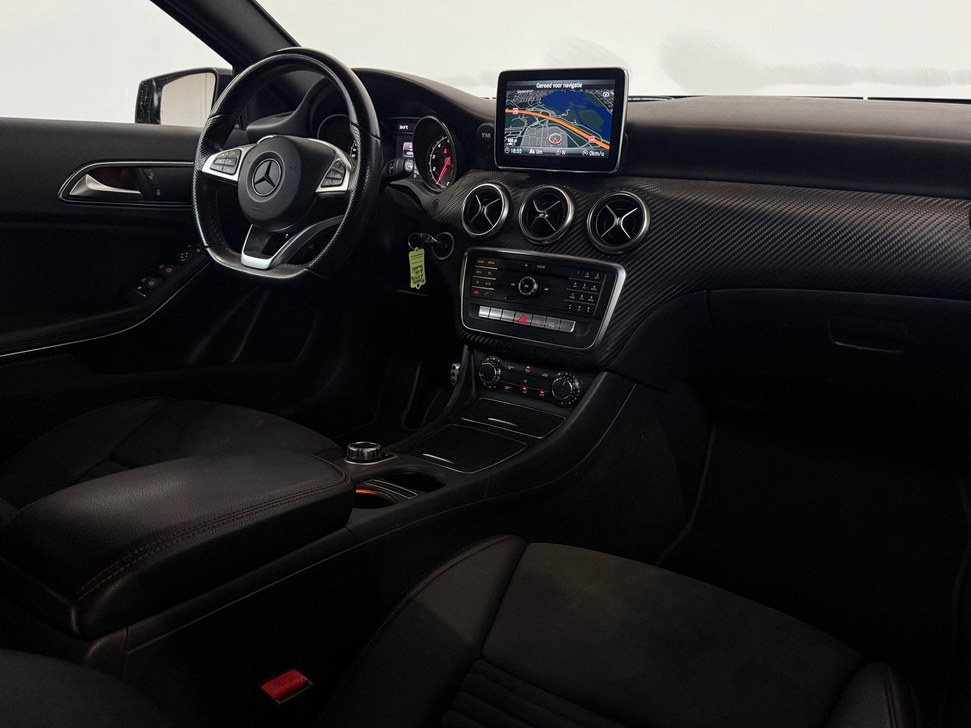 Mercedes-Benz A-klasse 180 AMG Night Dynamic Sfeer Led NAP, Auto's, Dealer onderhouden, Gebruikt, 4 cilinders, 19 km/l