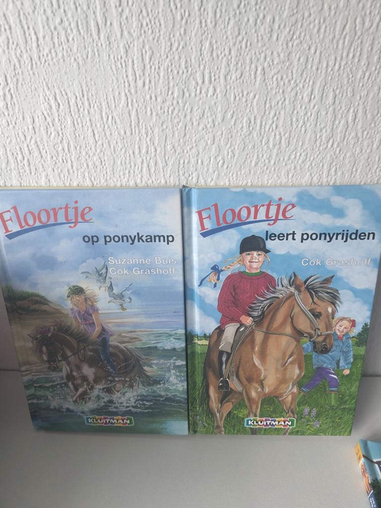 Floortje boeken: Op Ponykamp & Leert Ponyrijden (2 stuks), Ophalen of Verzenden, Gelezen, Suzanne Buis, Cok Grashoff, Fictie