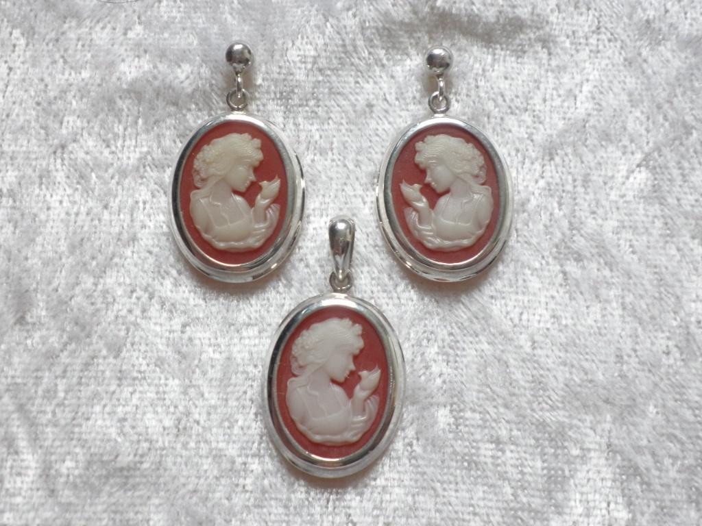 Mooie Zilveren Camee Set - Meisje met Vogeltje in haar hand, Sieraden, Tassen en Uiterlijk, Antieke sieraden, Verzenden, Zilver