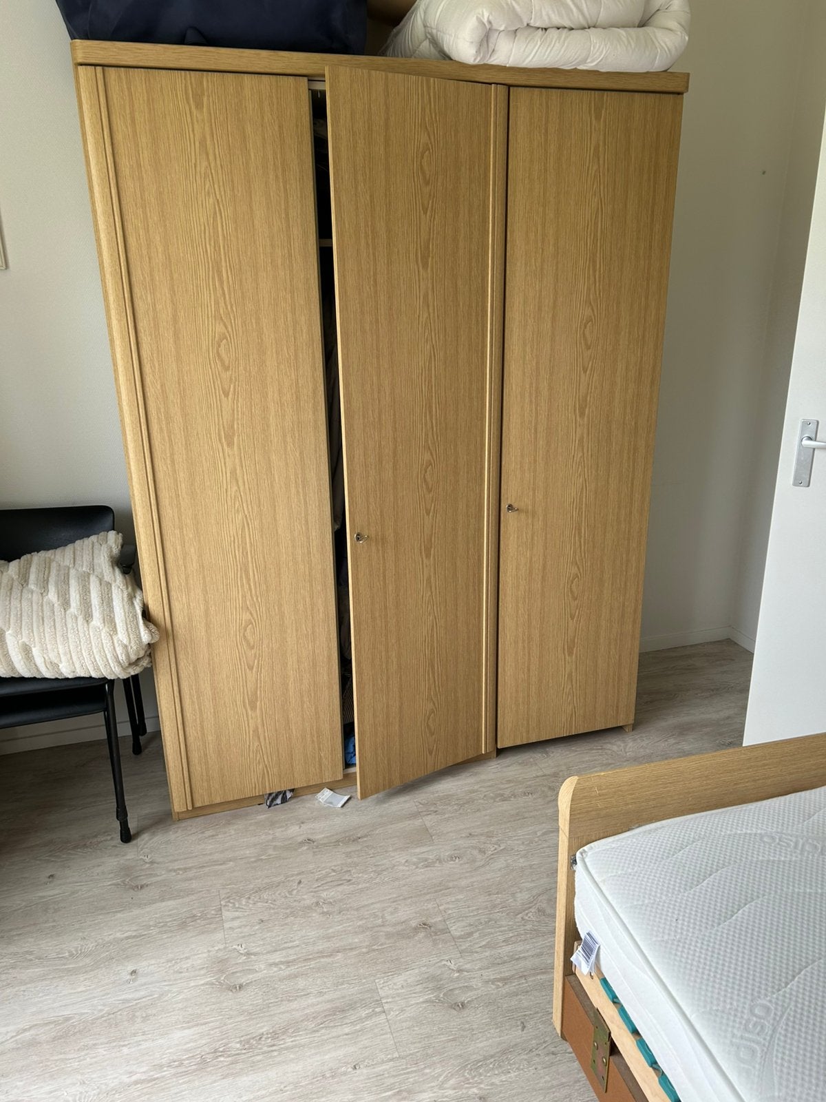 3-deurs kledingkast, Ophalen, Overige materialen, Gebruikt, 150 tot 200 cm