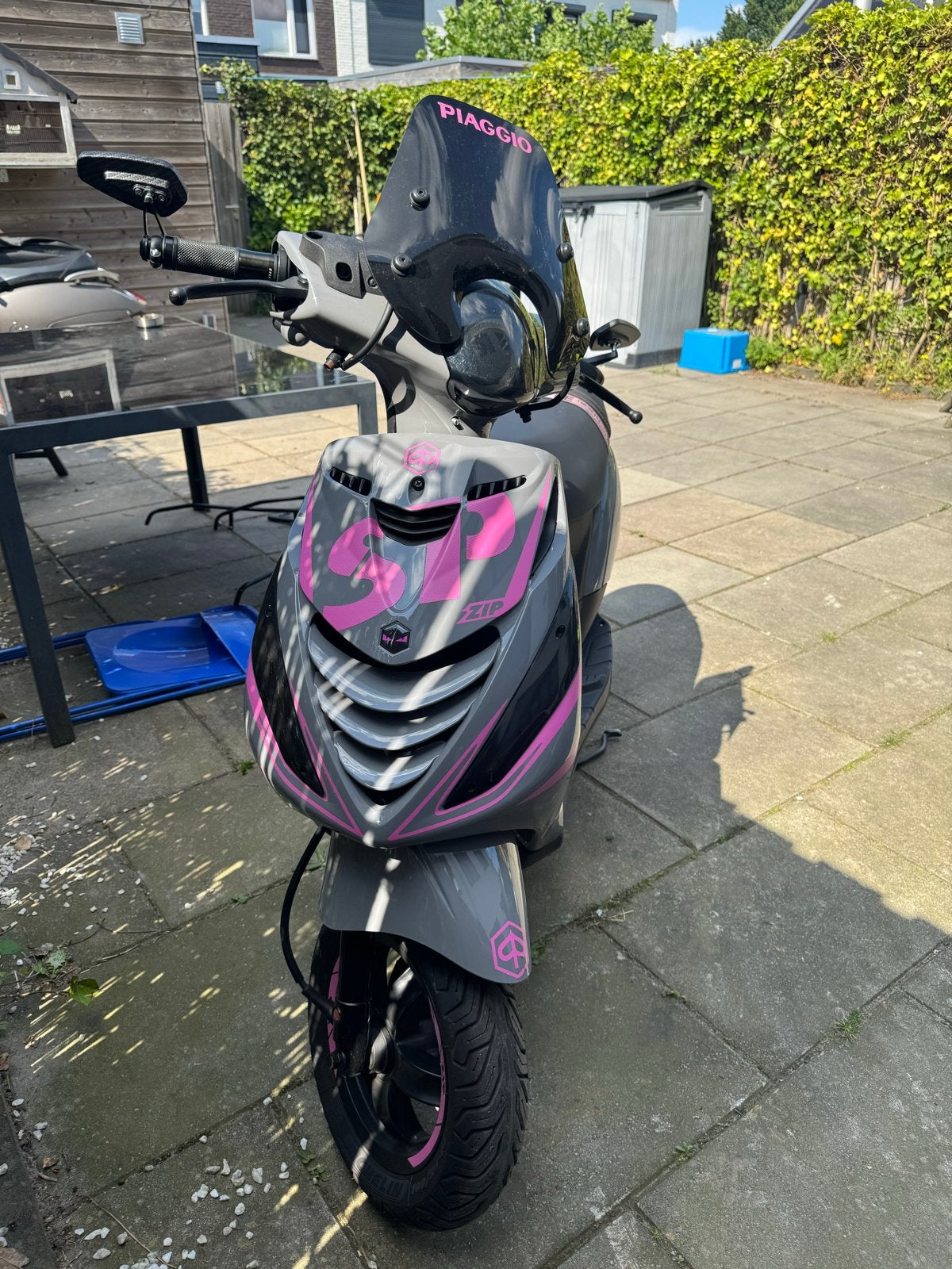 Piaggio Zip Scooter - Grijs met Roze Accenten, Ophalen, Gebruikt, Maximaal 45 km/u, Zip