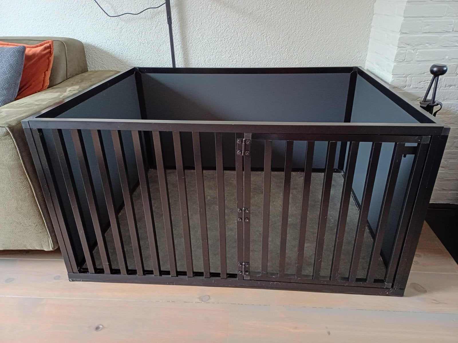 Mooie zwarte Alluminium kamerkennel, Dieren en Toebehoren, Ophalen, Zo goed als nieuw