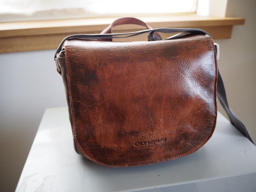 Vintage Olympus cameratas, Overige merken, Gevoerd, Zo goed als nieuw, Schoudertas