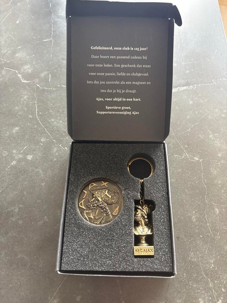Ajax 125 Jaar  - Limited Edition Medaille & Sleutelhanger, Ophalen, Nieuw, Ajax, Overige typen