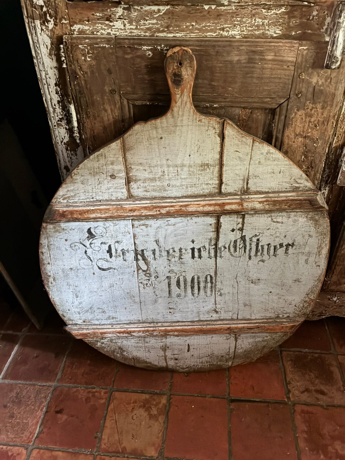 Antieke broodplank, Ophalen