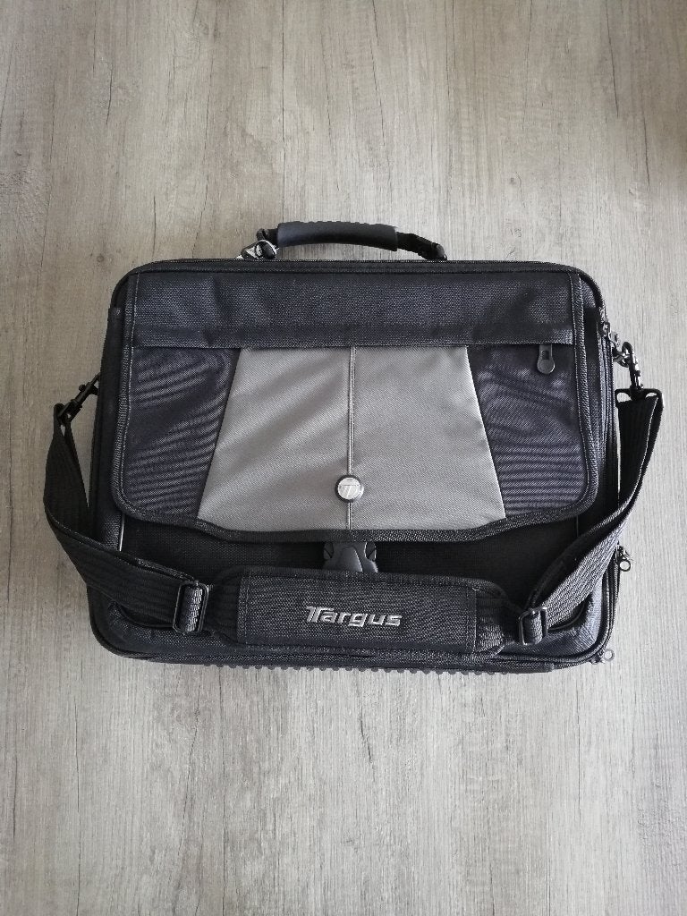 Targus Laptop Tas of Akte Tas, Computers en Software, Laptoptassen, Zo goed als nieuw, Aktetas, 17 inch of meer, Targus, Gevoerd laptopvak