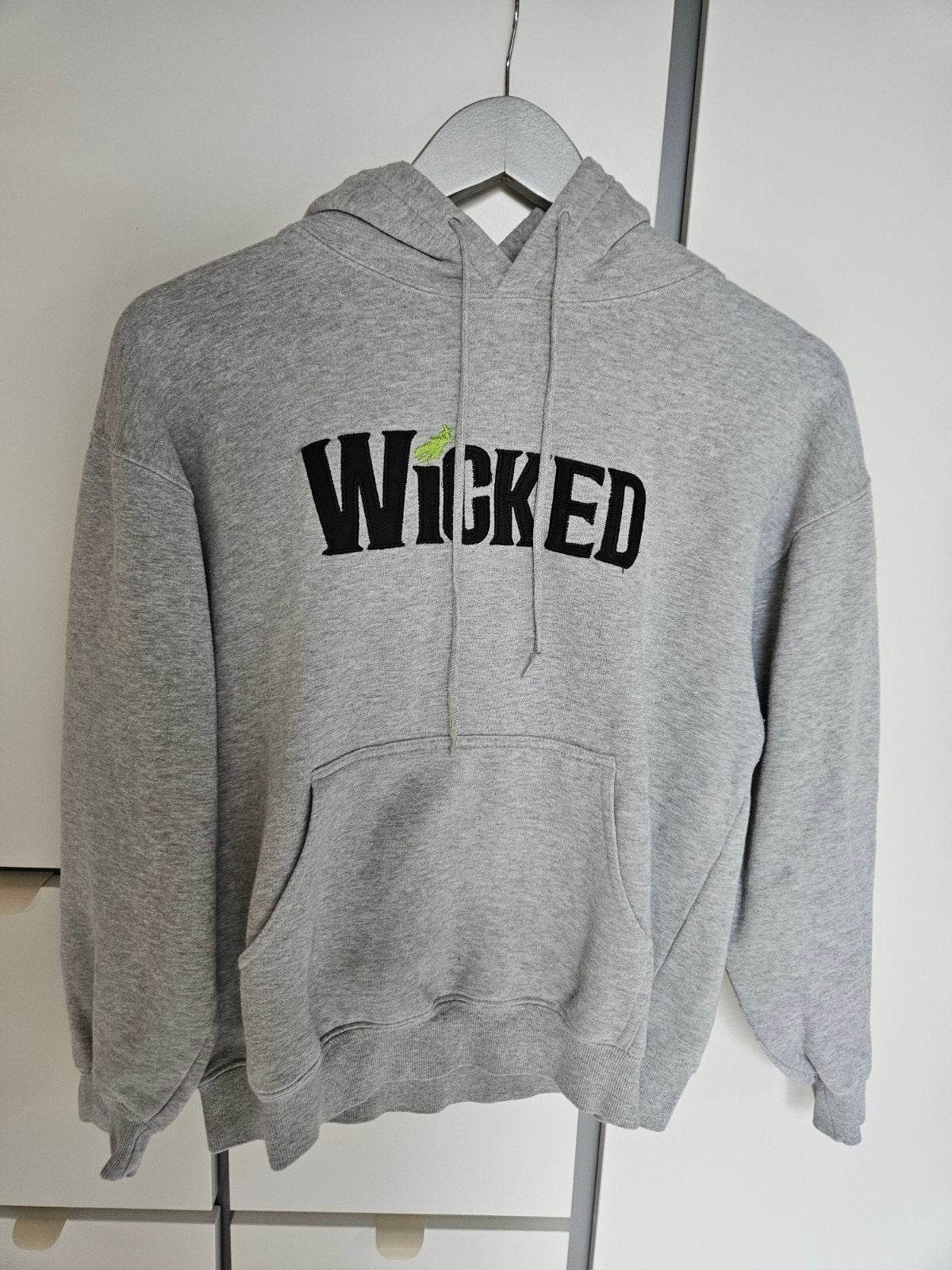 Musical Wicked trui hoodie sweater broadway west end xs, Musical Wicked, Ophalen of Verzenden, Zo goed als nieuw, Maat 34 (XS) of kleiner