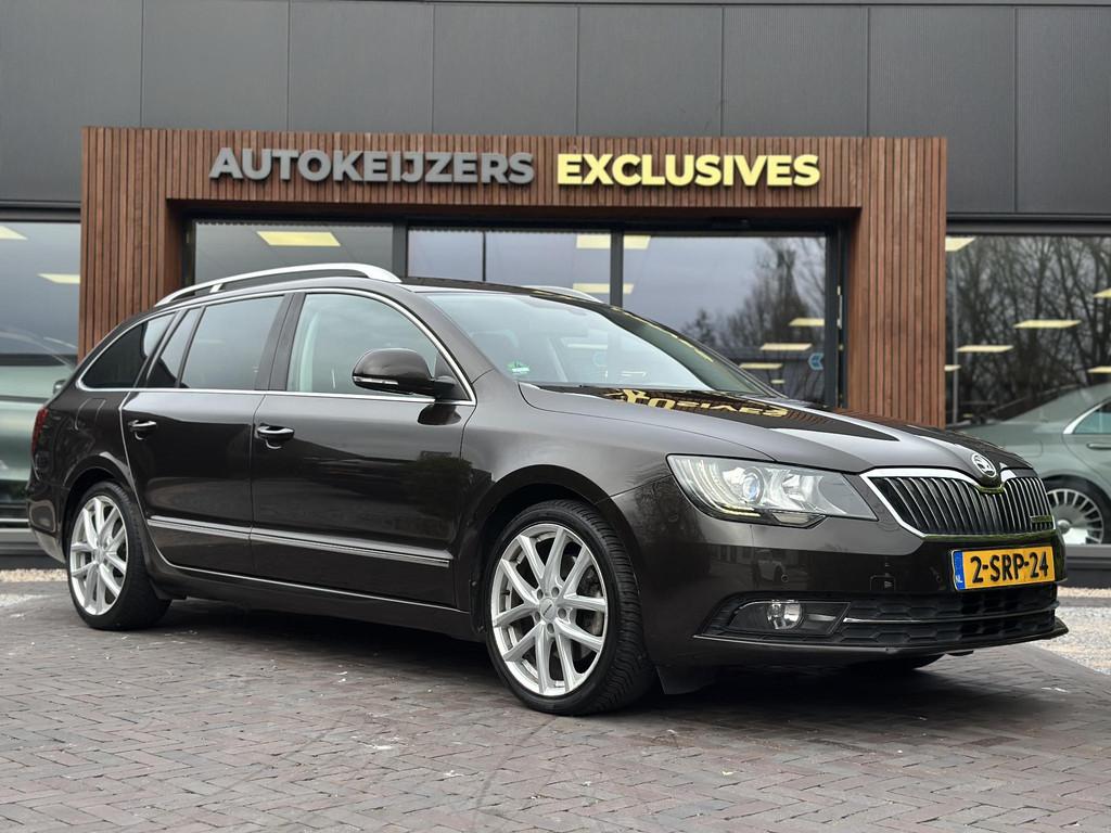 Skoda Superb Combi 1.6 TDI Sprint Pro Alcantara Xenon Naviga, Auto's, Voorwielaandrijving, Gebruikt, Zwart, 4 cilinders