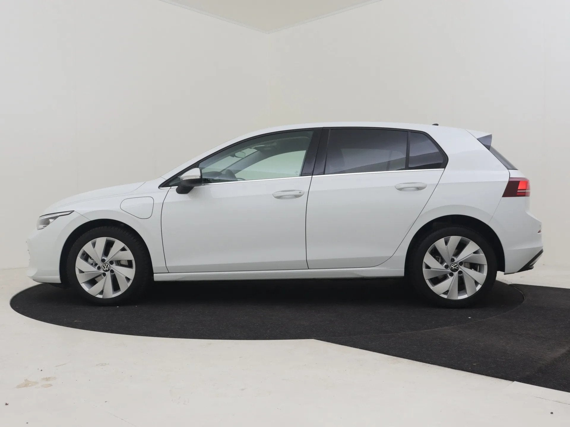 Volkswagen Golf 1.5 eHybrid Style Edition 204PK DSG/AUTO, 4 cilinders, Wit, Plug-in hybride, Bedrijf