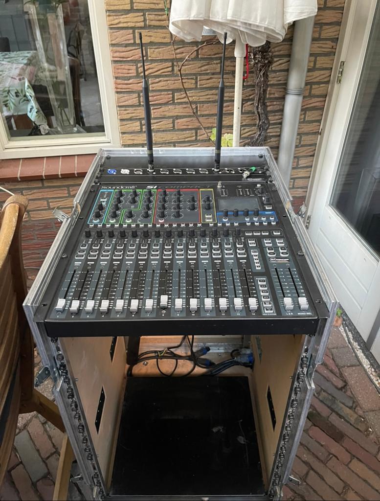 Soundcraft Si Compact Digitale Mixer perfect werkend!, Muziek en Instrumenten, Ophalen, Zo goed als nieuw, 20 kanalen of meer