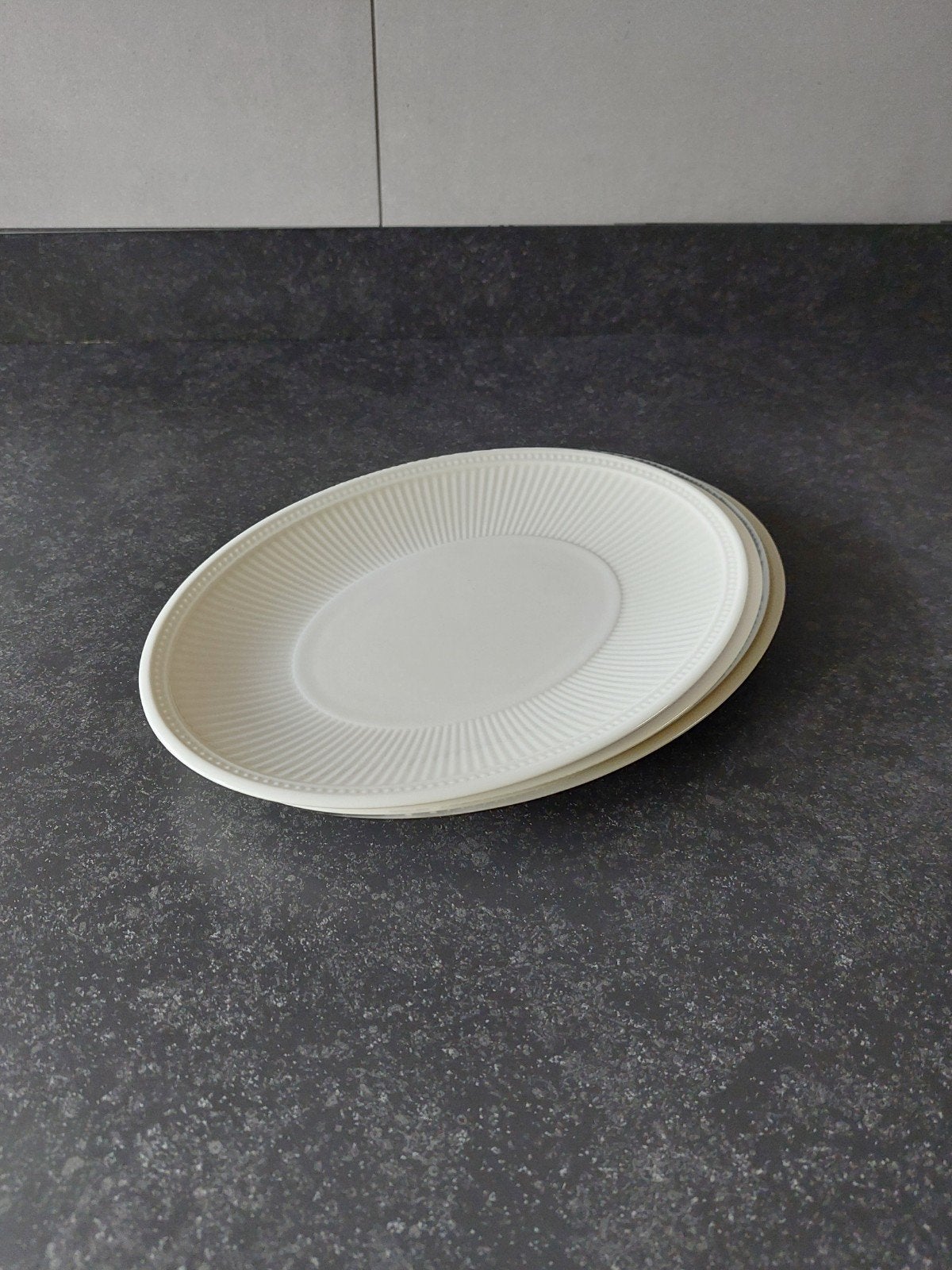2 Ovalen serveerscotels Wedgewood Winsor, Huis en Inrichting, Keuken | Servies, Ophalen of Verzenden, Gebruikt, Porselein, Schaal of Schalen