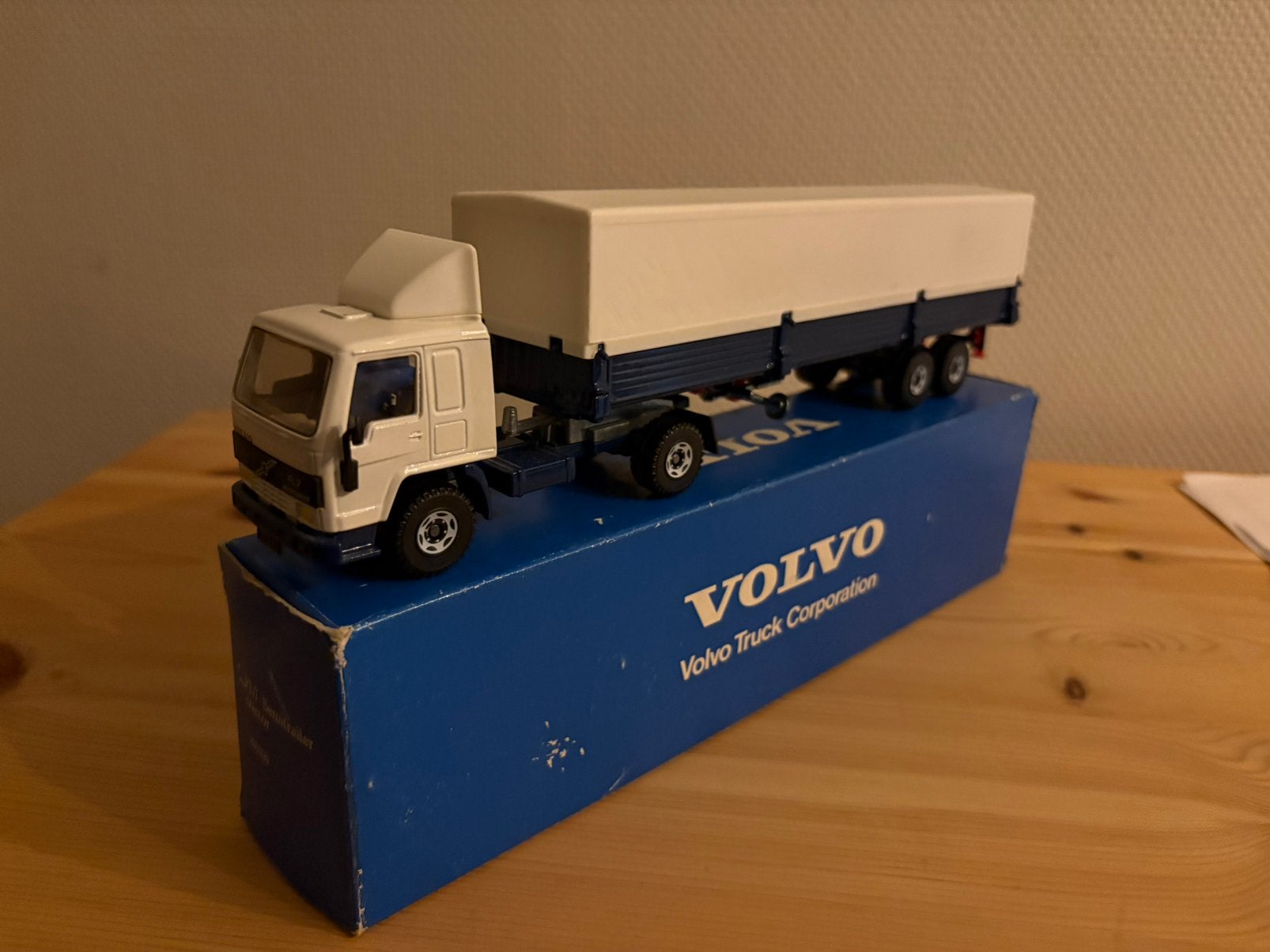 Siku volvo fl7 dealeruitgave mint in box, Ophalen of Verzenden, Zo goed als nieuw, Bus of Vrachtwagen, SIKU