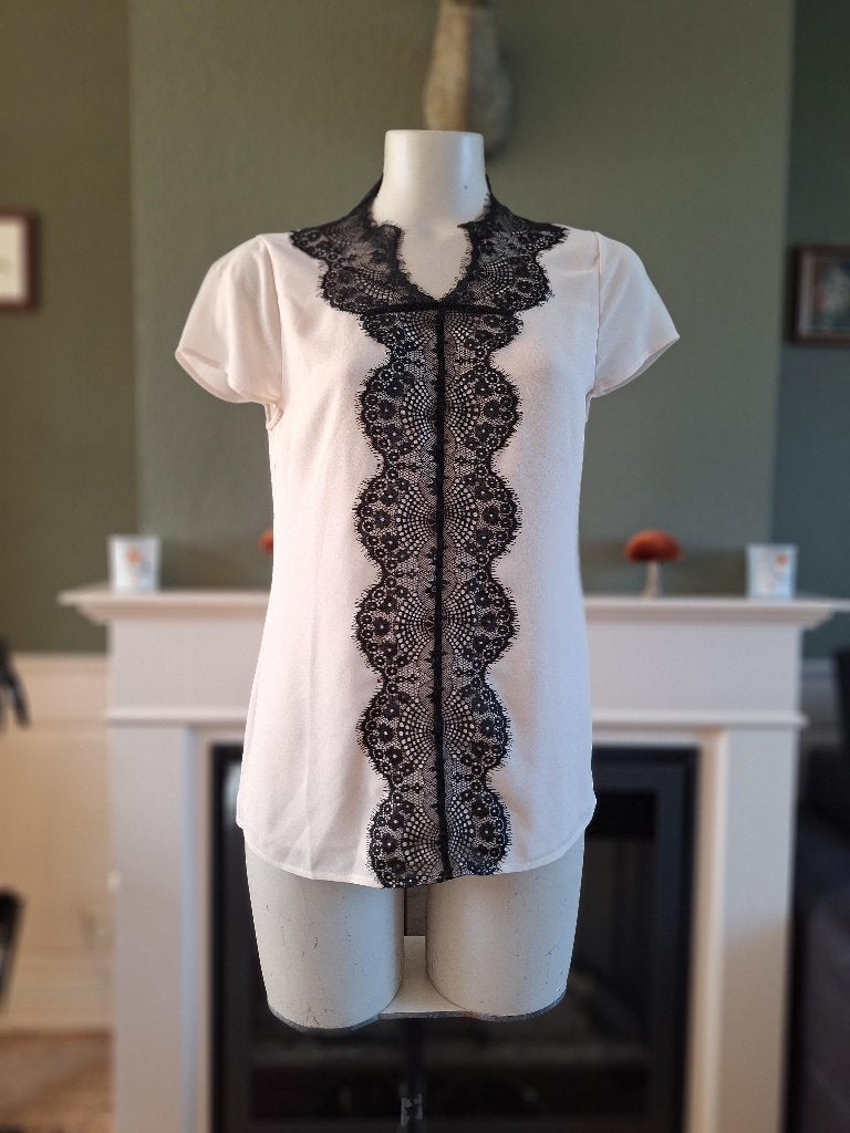Ted Baker crème zwarte kant top 2 M 38, Kleding | Dames, Maat 38/40 (M), Verzenden, Wit, Zo goed als nieuw