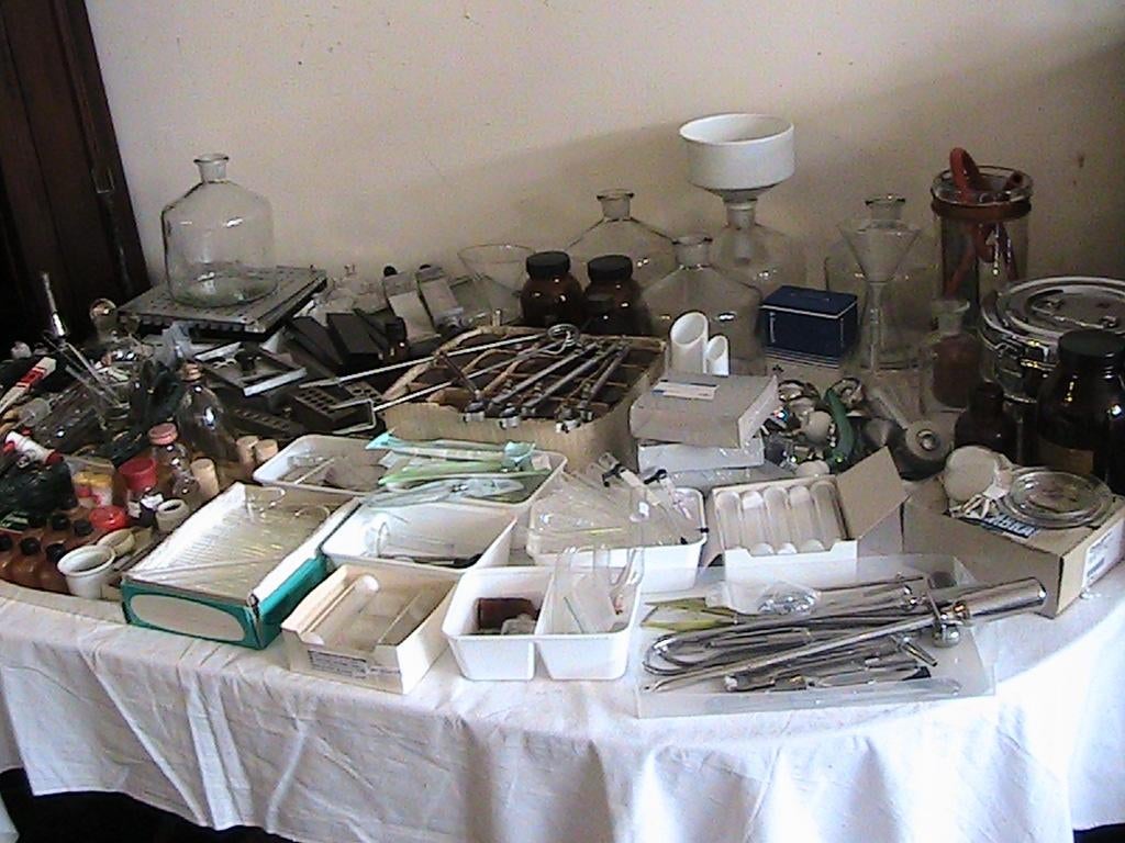 Verzameling laboratorium apotheek, Ophalen
