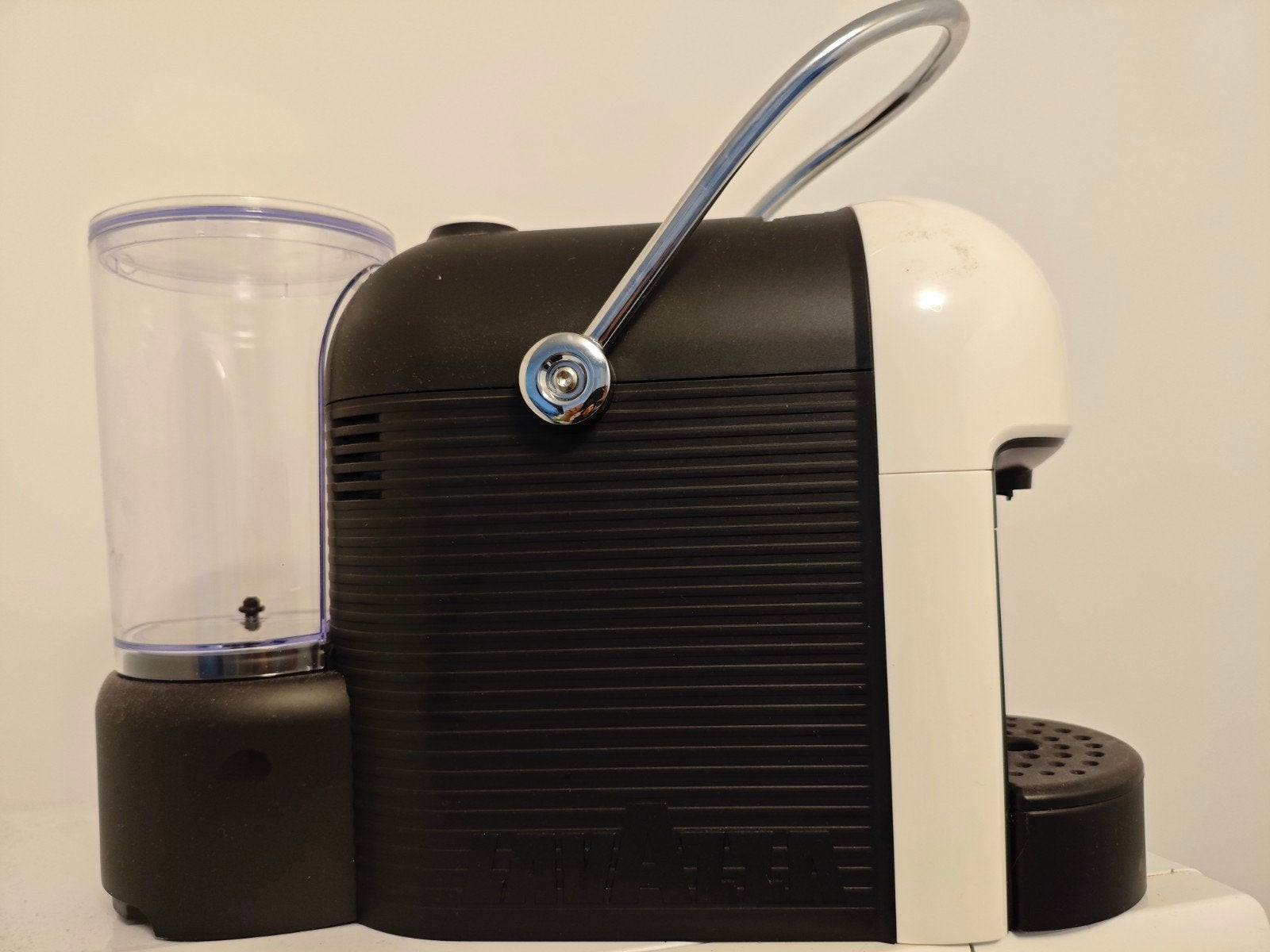 Lavazza A Modo Mio Koffiezetapparaat - Wit/Zwart, Ophalen, Espresso apparaat, Zo goed als nieuw, 1 kopje