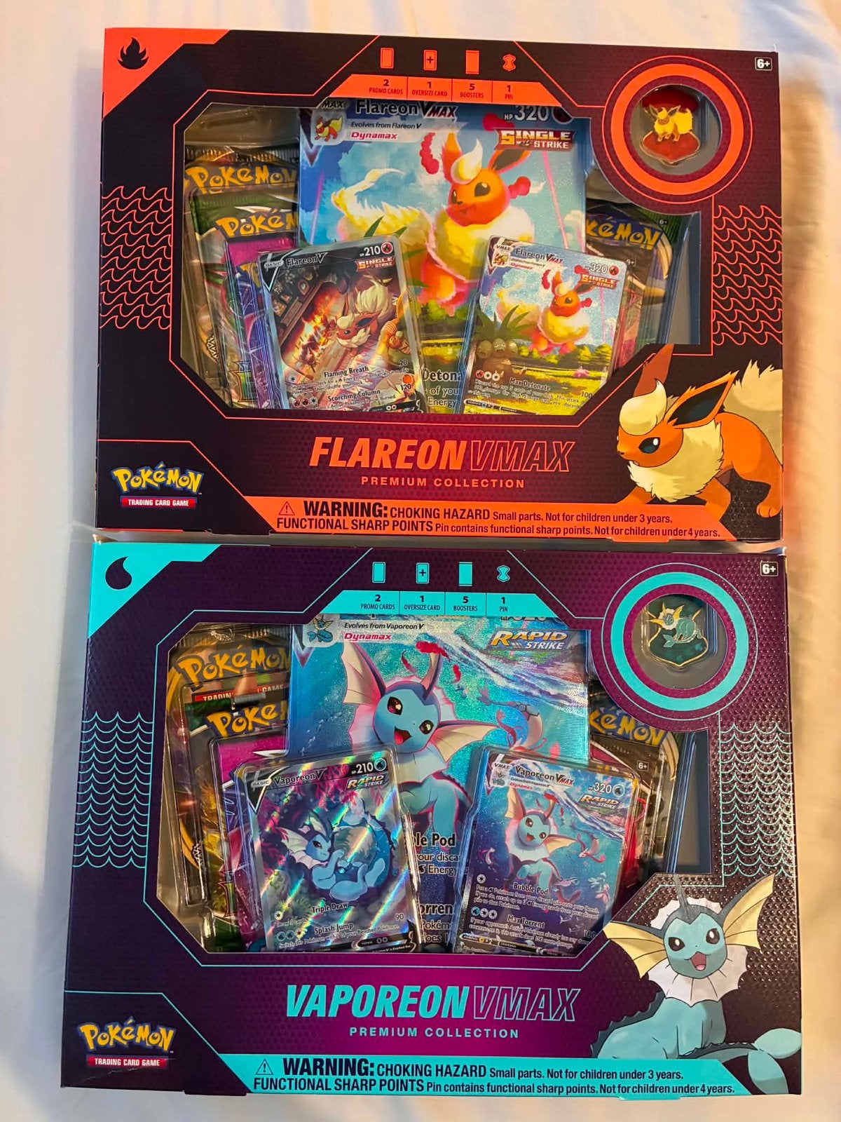 Pokémon Premium collection Flareon Vmax & Vaporeon Vmax, Ophalen of Verzenden, Zo goed als nieuw