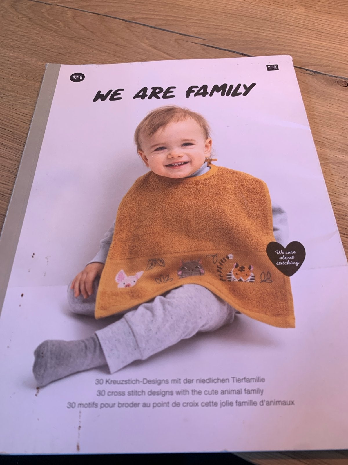 Borduurpatronenboek 'We Are Family' - Rico Design, Ophalen, Zo goed als nieuw, Handborduren, Patroon